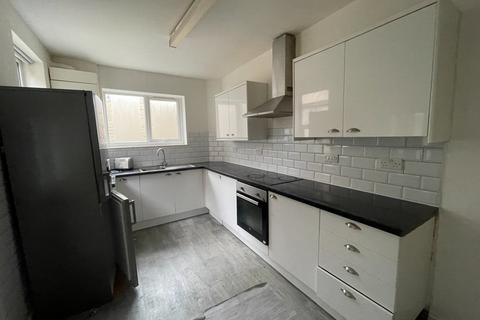 3 bedroom terraced house to rent, Chorley New Road, Horwich BL6