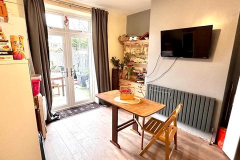 3 bedroom end of terrace house for sale, Dalton Green Lane, Huddersfield