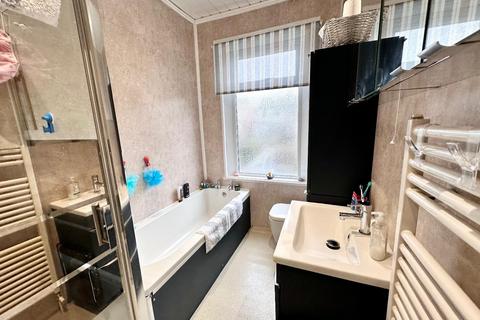 3 bedroom end of terrace house for sale, Dalton Green Lane, Huddersfield