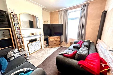 3 bedroom end of terrace house for sale, Dalton Green Lane, Huddersfield