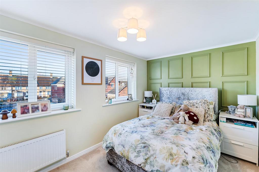 73 Hillside Avenue bedroom 1.jpg