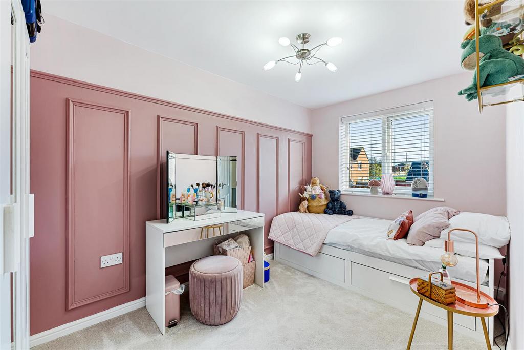 73 Hillside Avenue bedroom 2.jpg