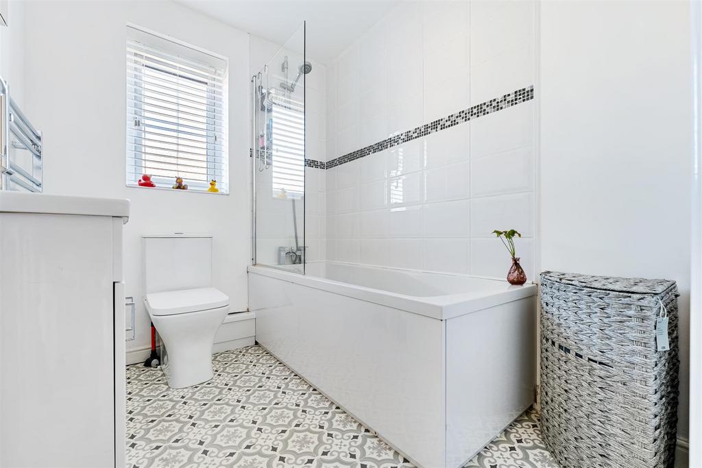 73 Hillside Avenue bathroom.jpg
