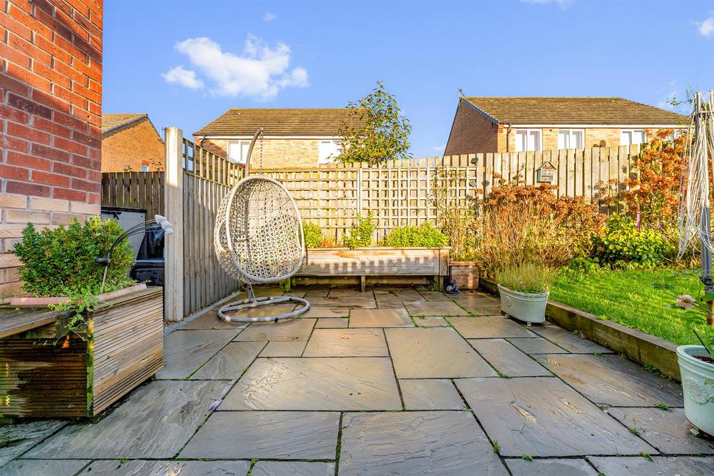 73 Hillside Avenue patio.jpg