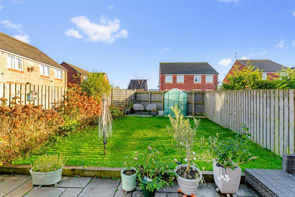73 Hillside Avenue garden 2.jpg