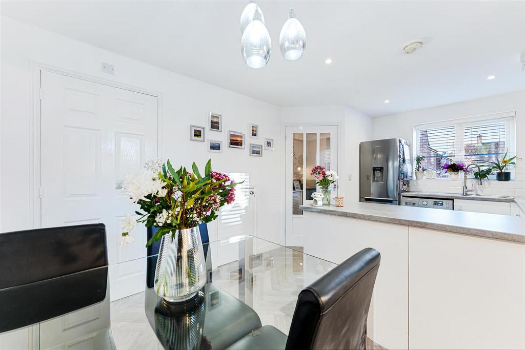 73 Hillside Avenue dining area 2.jpg