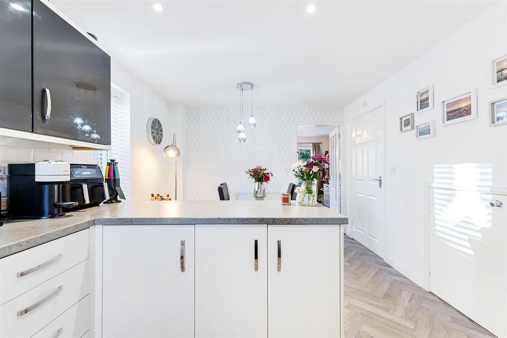 73 Hillside Avenue kitchen 3.jpg