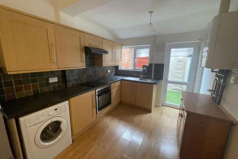 2 bedroom terraced house to rent, Clarendon Park Road, Leicester