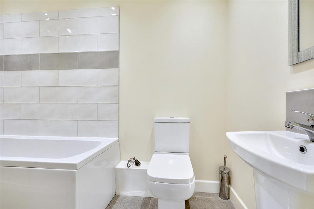 Bathroom 1.jpeg