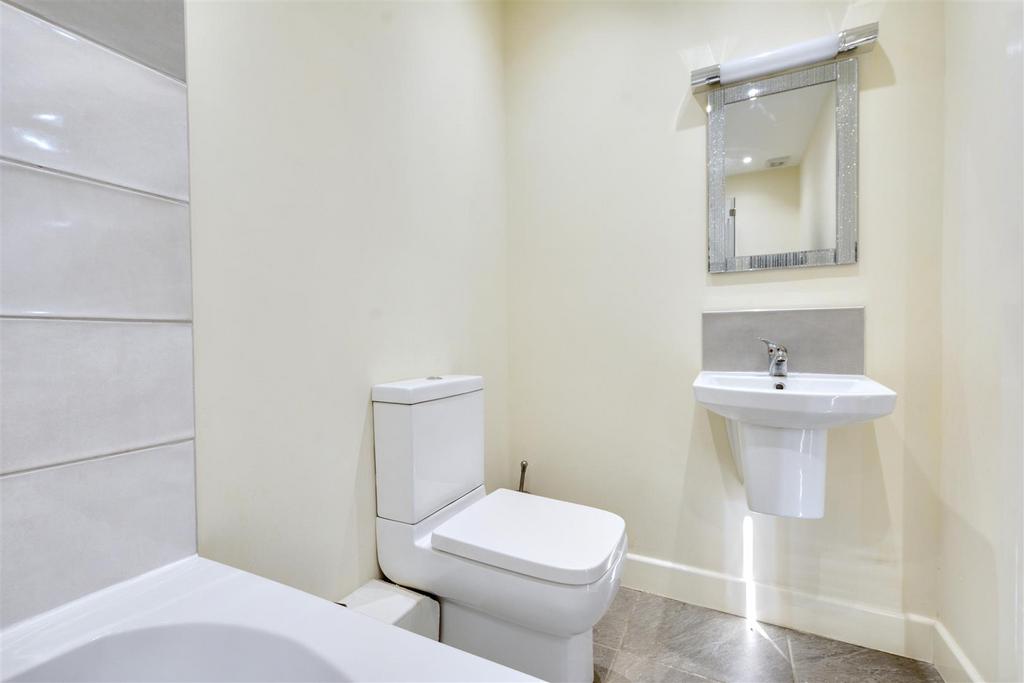 Bathroom 3.jpeg