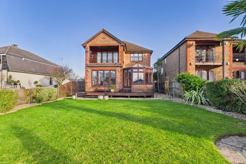 4 bedroom detached house to rent, Hythe End Road, Wraysbury, Staines-upon-Thames, Berkshire, TW19