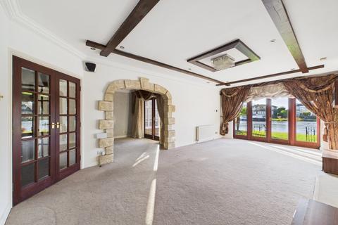 4 bedroom detached house to rent, Hythe End Road, Wraysbury, Staines-upon-Thames, Berkshire, TW19