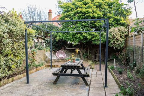 3 bedroom flat for sale, Warwick Road, Margate CT9