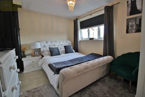 2 bedroom semi-detached house to rent, Foxglove Drive, Broadheath, Altrincham, Cheshire