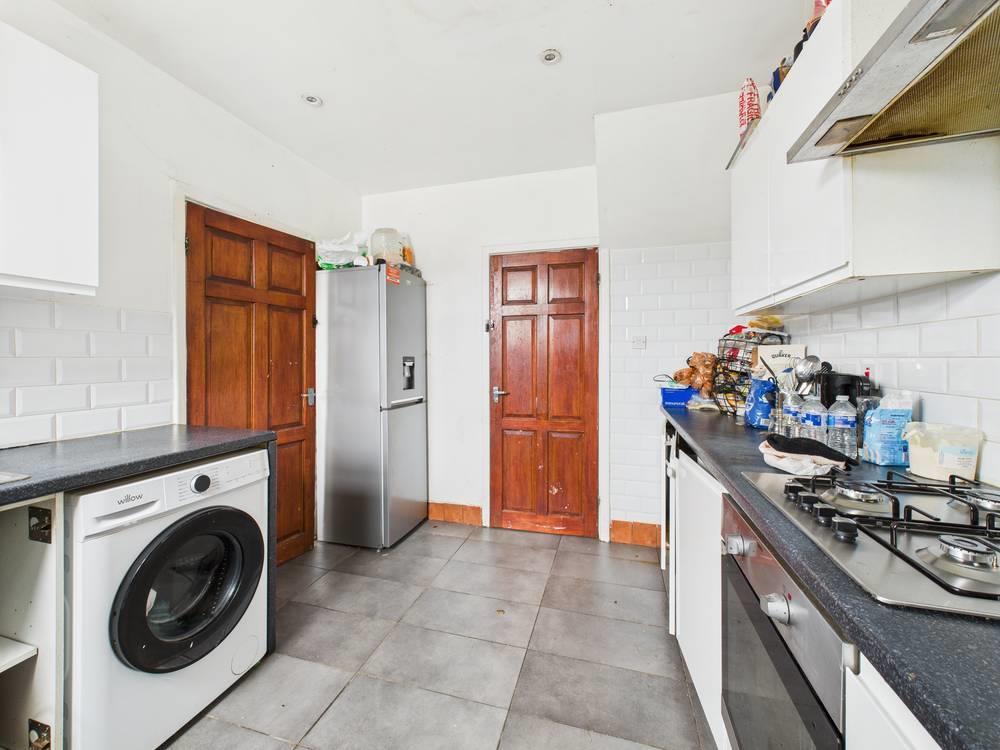 CAM05348 G0-PR0015-STILL009-thumbnail-h750-70.jpg