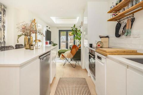 2 bedroom flat for sale, Blythe Road, London W14