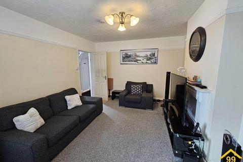 3 bedroom semi-detached house to rent, Worplesdon Road, Guildford, Surrey, GU2