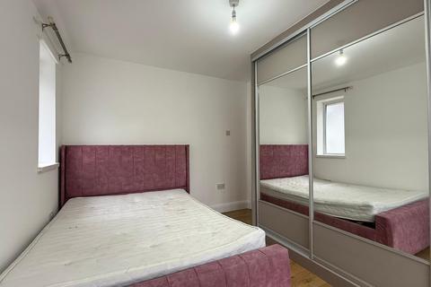 undefined, Fairholme Crescent, Hayes, UB4 8QU