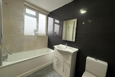 undefined, Fairholme Crescent, Hayes, UB4 8QU
