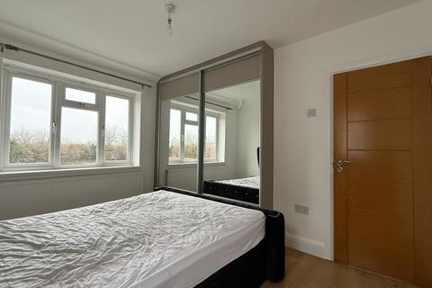 undefined, Fairholme Crescent, Hayes, UB4 8QU