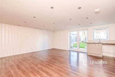 3 bedroom bungalow to rent, Fourth Avenue, Wickford, Essex, SS11