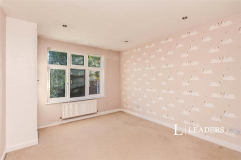 3 bedroom bungalow to rent, Fourth Avenue, Wickford, Essex, SS11