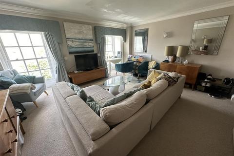 2 bedroom flat to rent, Queen Square, Bath, BA1