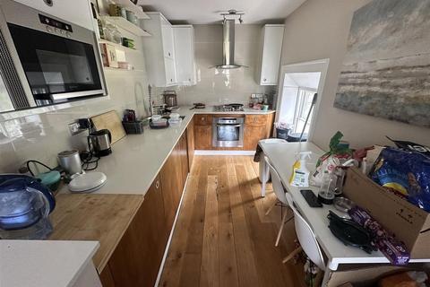 2 bedroom flat to rent, Queen Square, Bath, BA1