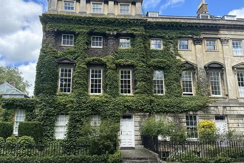 2 bedroom flat to rent, Queen Square, Bath, BA1