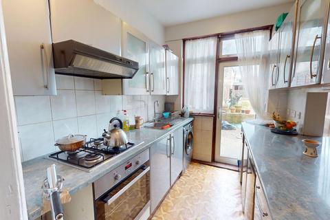 1 bedroom in a house share to rent, 14 Nutfield Road, Thornton Heath CR7