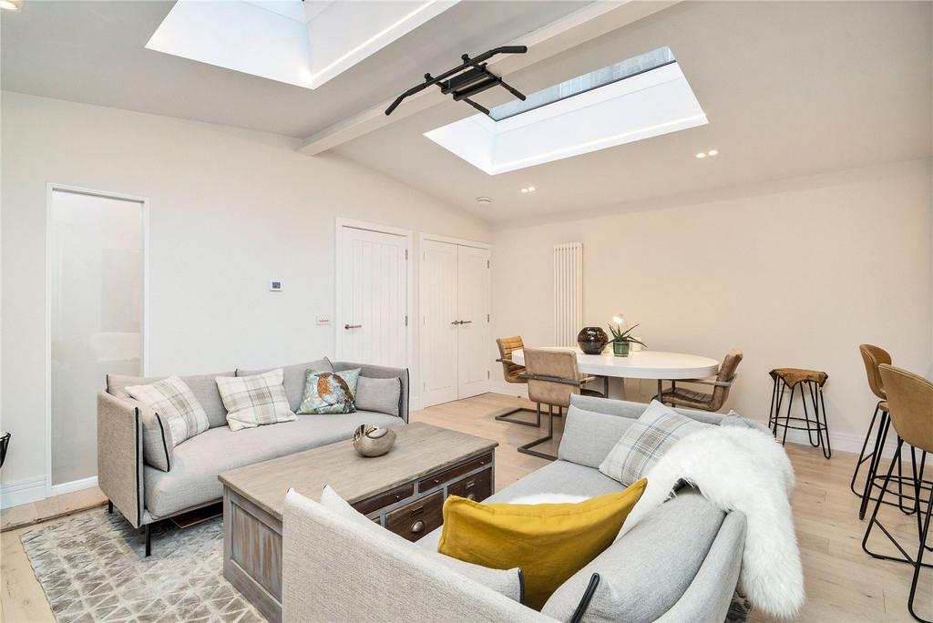 Sitting Room/Kitchen