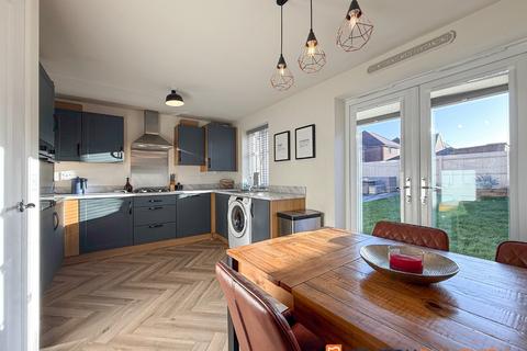 3 bedroom semi-detached house for sale, Wickenby Avenue, 6 NG24