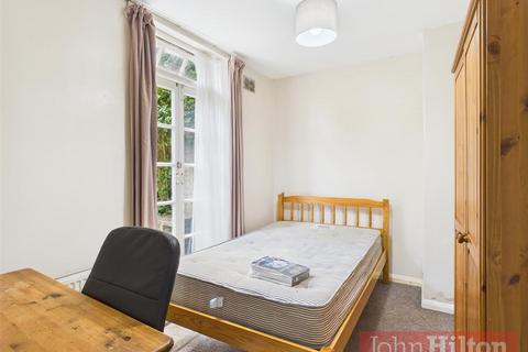 5 bedroom semi-detached house to rent, The Highway, Brighton