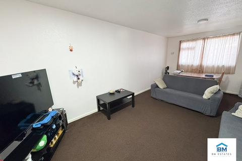 2 bedroom terraced house to rent, Champion Close, Leicester LE5