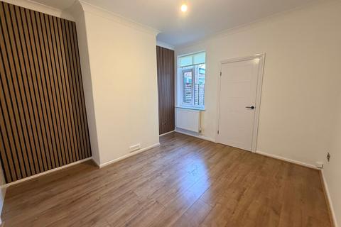 2 bedroom terraced house to rent, Charles Street, Peterborough, PE1