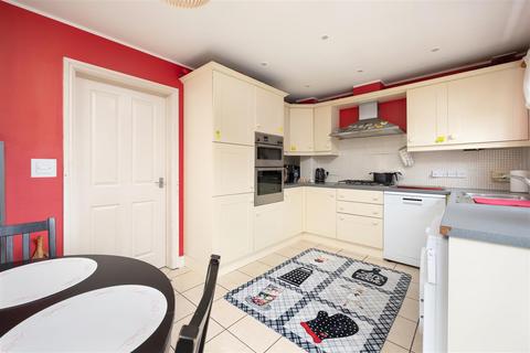 3 bedroom end of terrace house for sale, The Brambles, Trowbridge