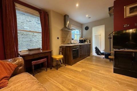 1 bedroom apartment to rent, Webb's Road, Between The Commons SW11