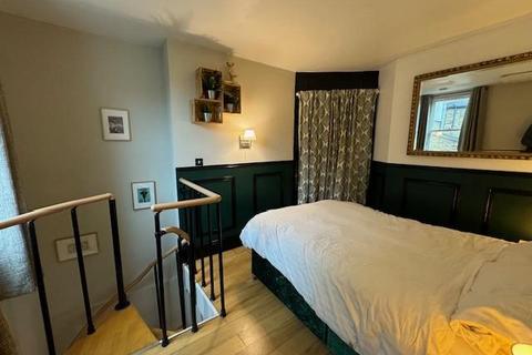1 bedroom apartment to rent, Webb's Road, Between The Commons SW11