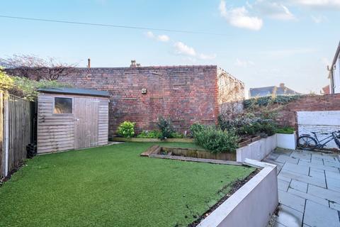 4 bedroom semi-detached house for sale, Yarborough Road, Lincoln, Lincolnshire, LN1