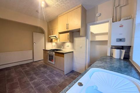 3 bedroom flat to rent, Derby Road, Bournemouth, BH1