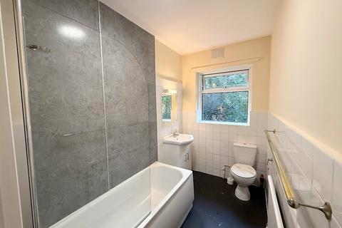 3 bedroom flat to rent, Derby Road, Bournemouth, BH1