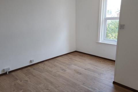 2 bedroom flat to rent, Moorland Road, Bournemouth BH1