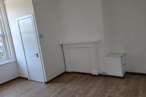 2 bedroom flat to rent, Moorland Road, Bournemouth BH1