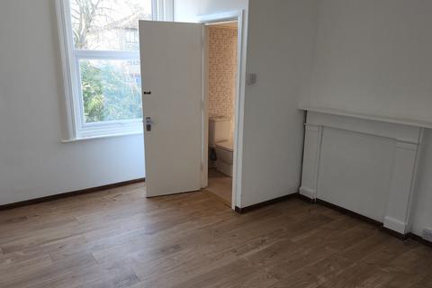 2 bedroom flat to rent, Moorland Road, Bournemouth BH1