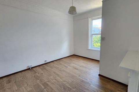 2 bedroom flat to rent, Moorland Road, Bournemouth BH1