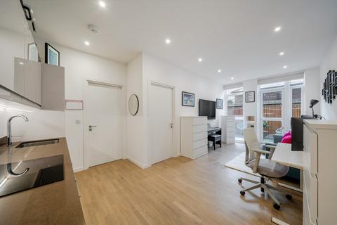 undefined, River Court, Woking, Surrey, GU21