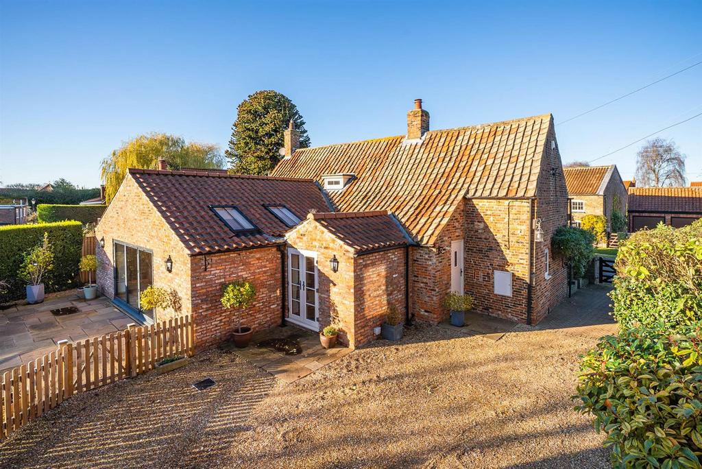 House & Driveway/Parking