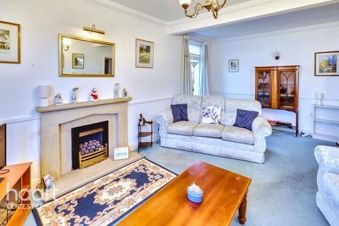 3 bedroom bungalow for sale, Stanley Drive, Leicester