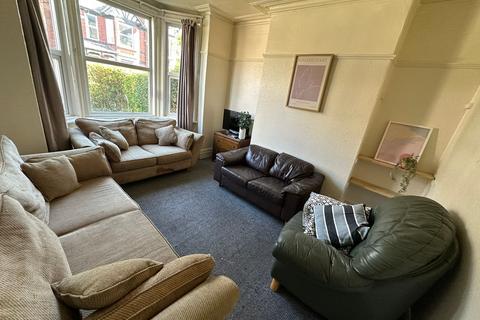 6 bedroom house to rent, Latchmere Road, Manchester M14