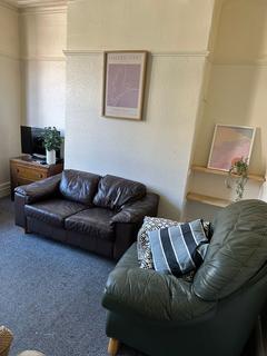 6 bedroom house to rent, Latchmere Road, Manchester M14